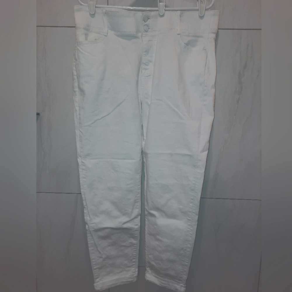 Apt. 9 Women's White Capris Size 16 Excellent Used Condition No Stains